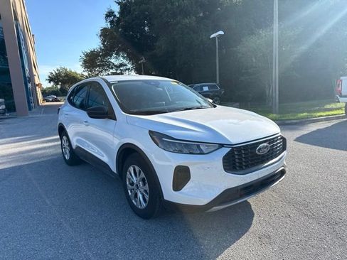 Certified 2025 Ford Escape Active FWD image 10