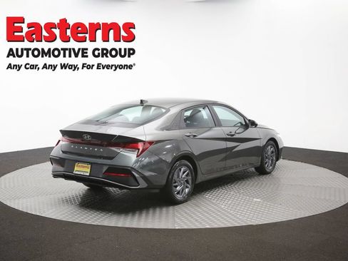 Used 2024 Hyundai Elantra SEL FWD image 39