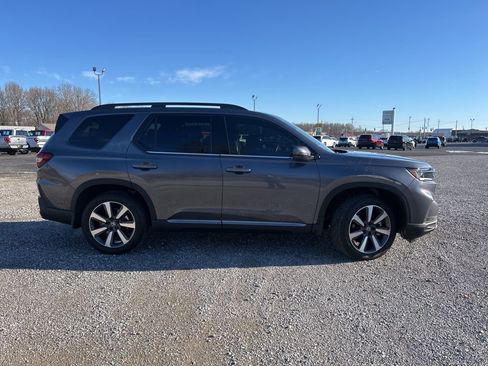 Used 2025 Honda Pilot Touring image 3