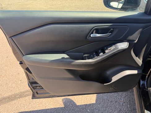 Certified 2025 Nissan Rogue SV FWD image 15