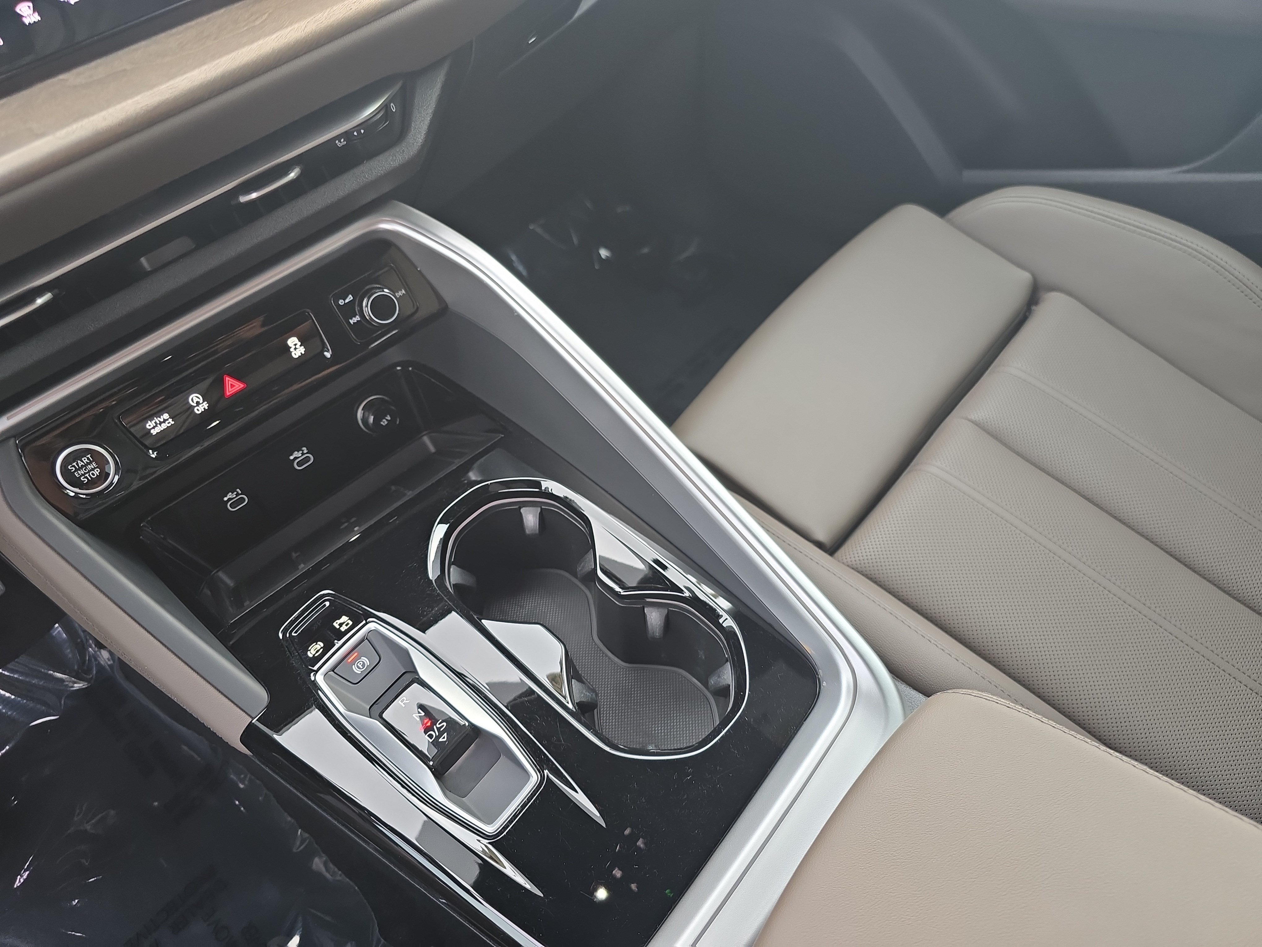Used 2025 Audi Q5 Premium Plus w/ Premium Plus AWD/4WD image 21