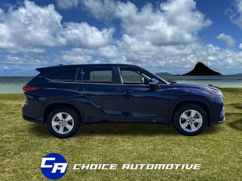 Used 2023 Toyota Highlander LE image 8