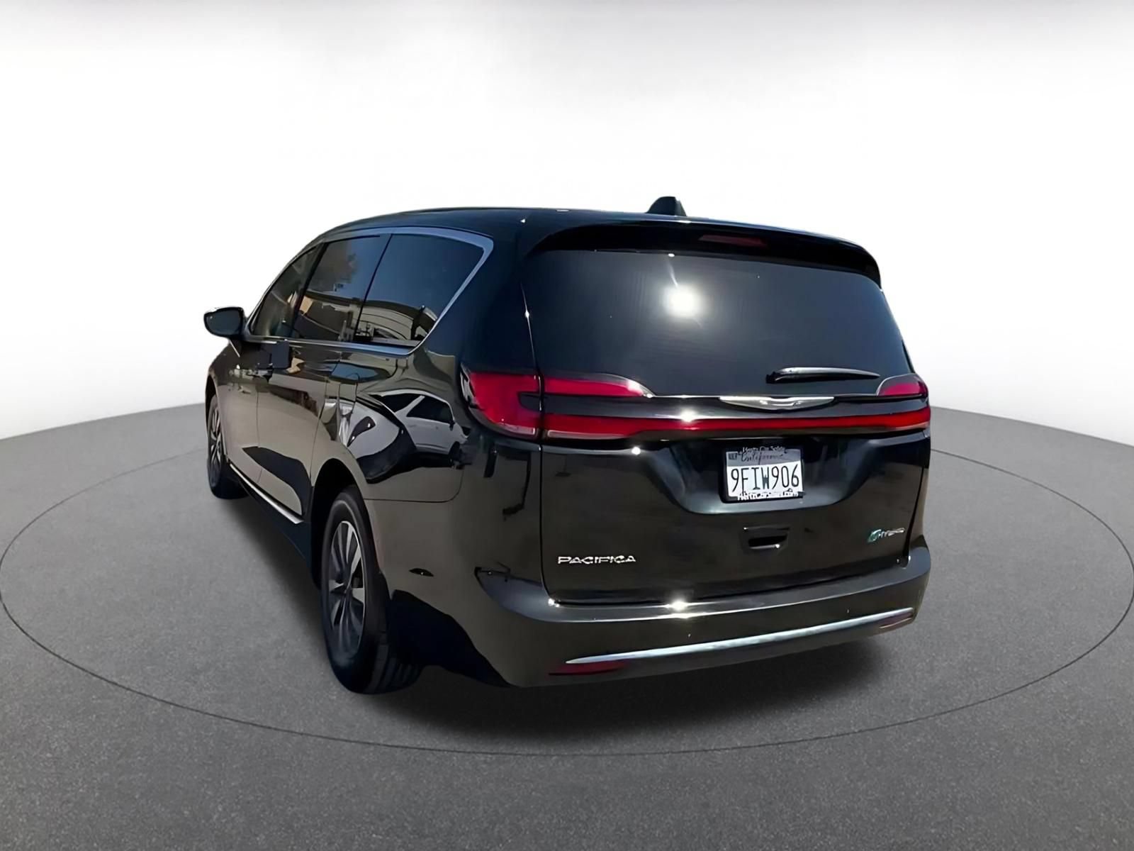 Used 2023 Chrysler Pacifica Limited FWD image 10
