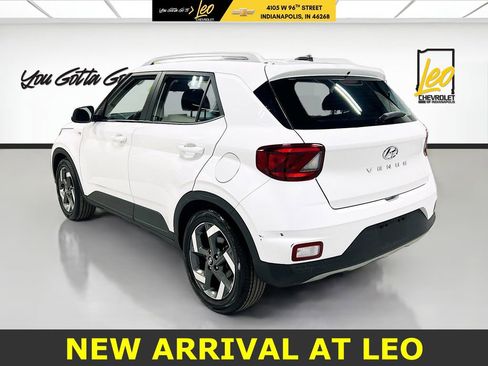 Used 2023 Hyundai Venue SEL image 7