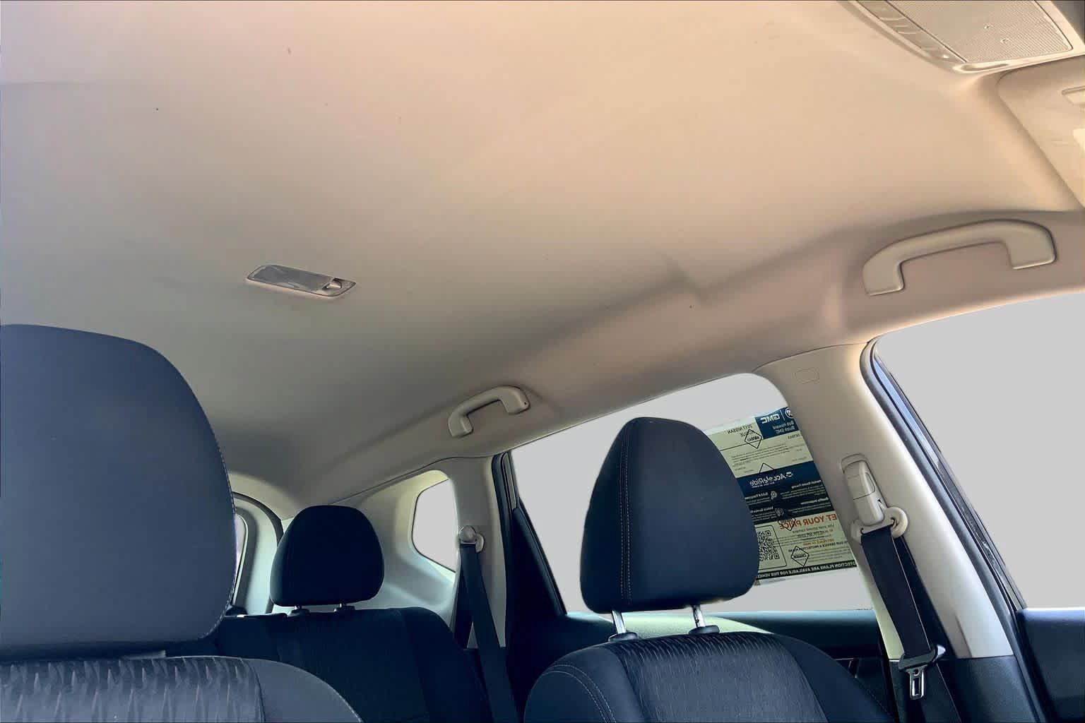 Used 2017 Nissan Rogue SV FWD image 13