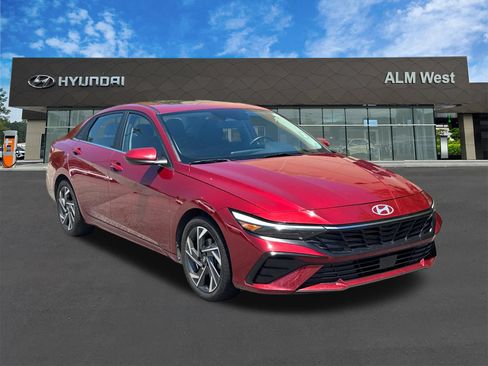 Used 2024 Hyundai Elantra SEL w/ Convenience Package FWD image 3