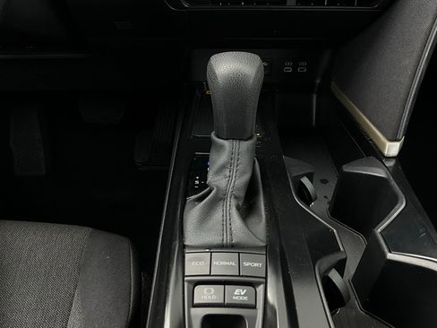 Used 2025 Toyota Camry LE image 23