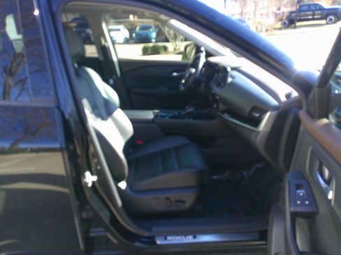 Used 2023 Nissan Rogue SL w/ SL Premium Package image 48