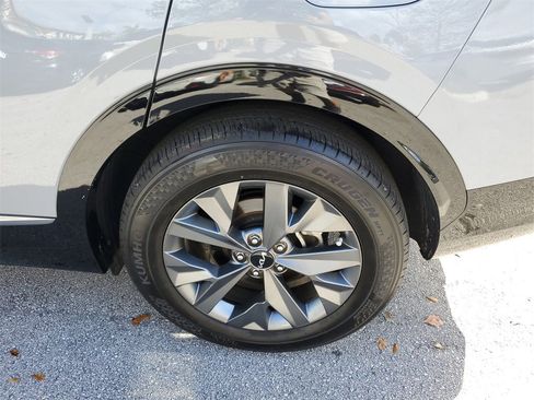 Used 2024 Kia Sportage SX image 9