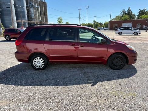 Used 2008 Toyota Sienna LE FWD image 2