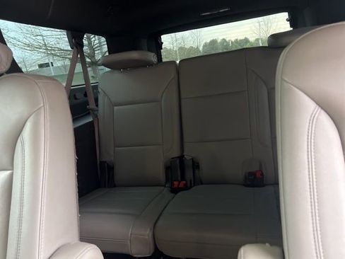 Used 2021 Chevrolet Suburban LT w/ LT Signature Package image 9