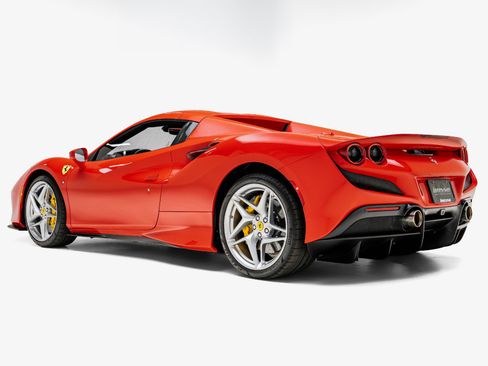 Used 2022 Ferrari F8 Tributo RWD image 10
