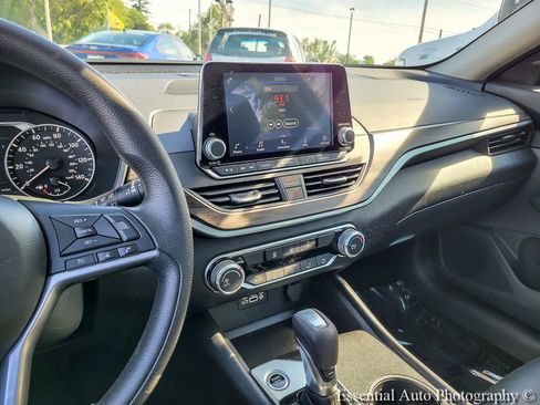 Used 2025 Nissan Altima 2.5 SV FWD image 24