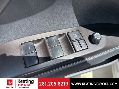 Used 2024 Toyota Camry SE image 11