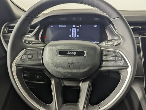 New 2025 Jeep Grand Cherokee Altitude image 18