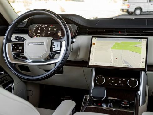 Used 2023 Land Rover Range Rover SE image 18