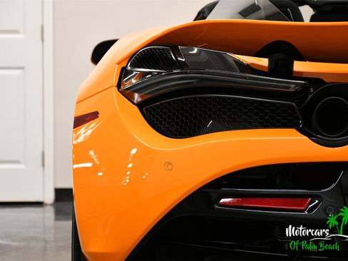 Used 2023 McLaren 720S Spider image 12