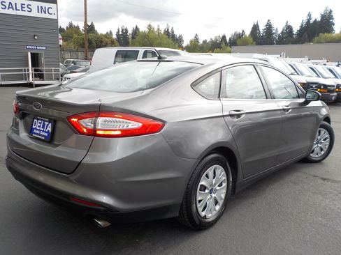 Used 2013 Ford Fusion S FWD image 9