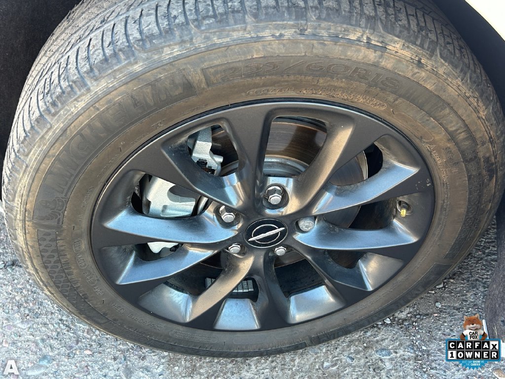 Used 2021 Chrysler Pacifica Touring-L w/ Uconnect Theater Family Group FWD image 5
