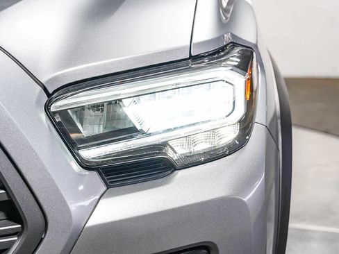Certified 2023 Toyota Tacoma TRD Off-Road AWD/4WD image 7