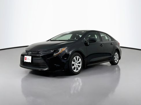 Certified 2025 Toyota Corolla LE FWD image 3
