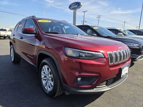 Used 2019 Jeep Cherokee Latitude w/ Cold Weather Group image 1