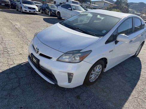 Used 2014 Toyota Prius Plug-In Hybrid image 3
