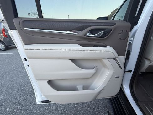 Used 2023 GMC Yukon XL Denali AWD/4WD image 21
