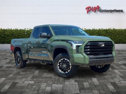 Used 2022 Toyota Tundra SR5 w/ SR5 Convenience Package AWD/4WD image 2