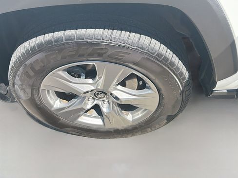 Used 2024 Toyota RAV4 XLE FWD image 33