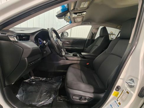 Used 2022 Toyota Venza LE image 27
