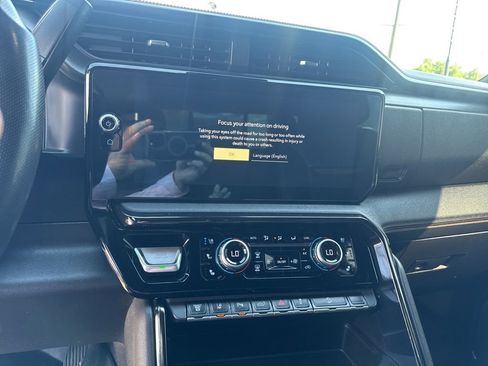 Used 2024 GMC Sierra 2500 AT4 w/ AT4 Premium Plus Package AWD/4WD image 10