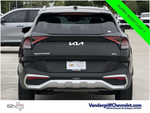 Used 2025 Kia Sportage EX AWD/4WD image 5