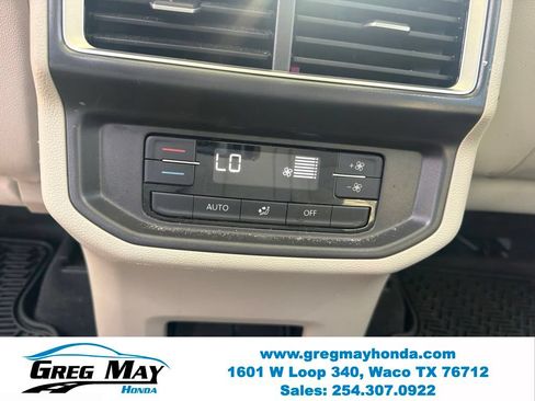 Used 2024 Volkswagen Atlas SE w/ Panoramic Sunroof Package FWD image 26