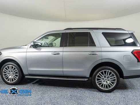Used 2024 Ford Expedition XLT image 4