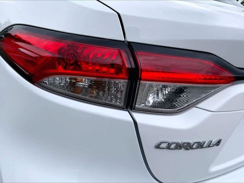 Used 2025 Toyota Corolla LE image 27