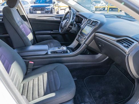 Used 2017 Ford Fusion SE w/ Fusion SE Technology Package image 17