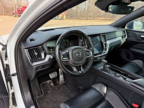 Used 2019 Volvo S60 T6 R-Design image 10