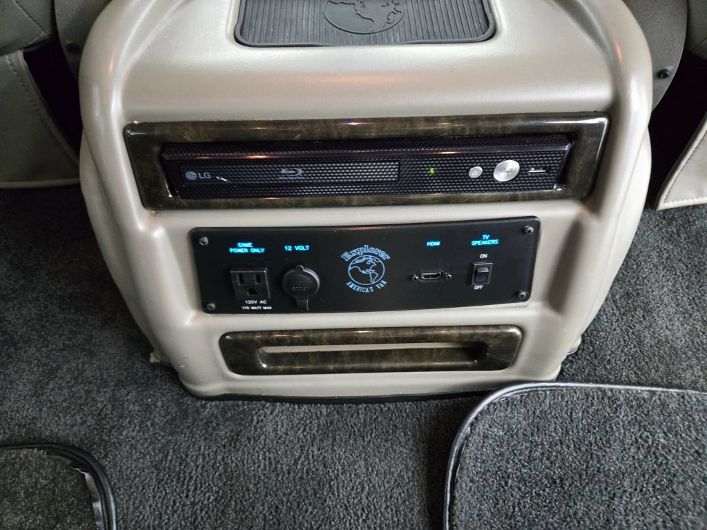 Used 2023 Chevrolet Express 2500 Extended RWD image 49