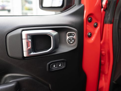 Used 2024 Jeep Wrangler Unlimited AWD/4WD image 12