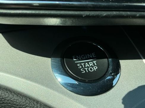 Used 2022 Ford Explorer XLT w/ Equipment Group 202A image 22