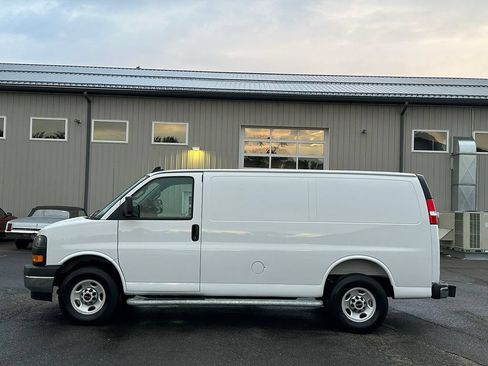 Used 2025 GMC Savana 2500 w/ Driver Convenience Package RWD image 8