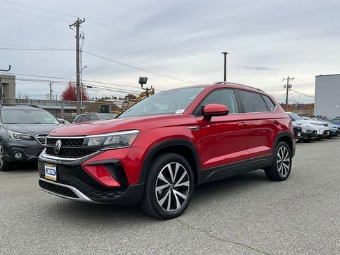 Used 2022 Volkswagen Taos SE w/ IQ.Drive SE Package image 3