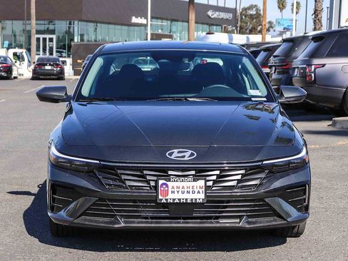 New 2025 Hyundai Elantra SEL image 2