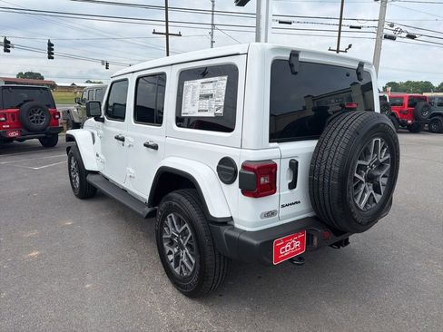 New 2026 Jeep Wrangler Unlimited Sahara AWD/4WD image 4