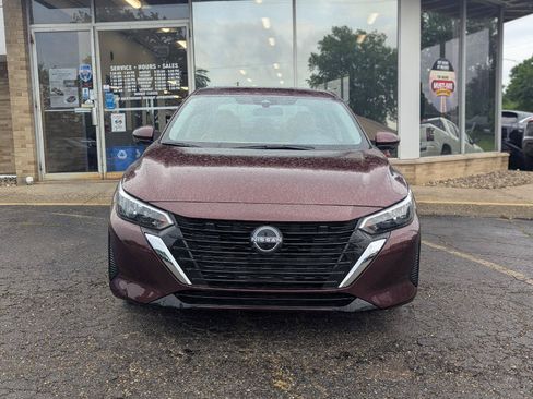 Used 2025 Nissan Sentra SV w/ SV Premium Package FWD image 2