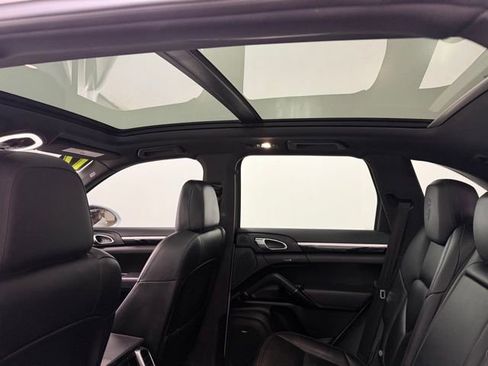 Used 2017 Porsche Cayenne Platinum Edition image 13