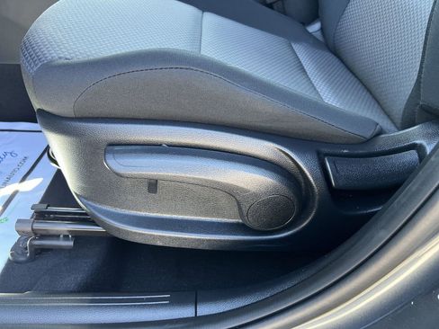 Used 2025 Kia Soul LX w/ LX Technology Package FWD image 12