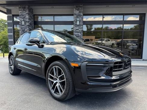 Used 2026 Porsche Macan AWD/4WD image 22
