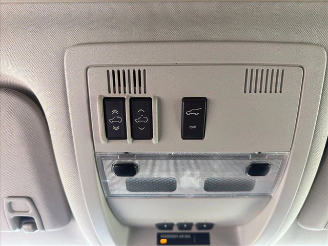 Used 2014 Chevrolet Suburban LTZ RWD image 16